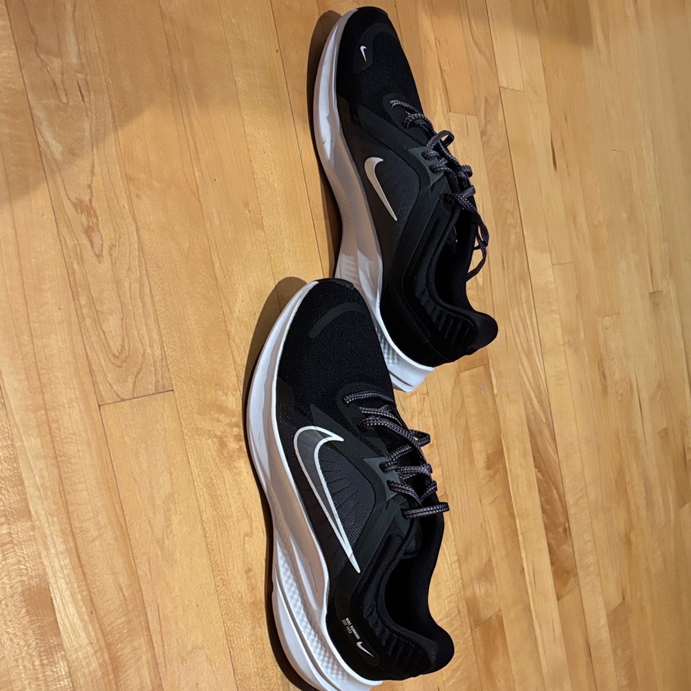 Nike Black and White Athletic Sneakers - Picture 4 of 4
